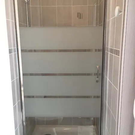 水晶酒店 2* 鲁瓦扬